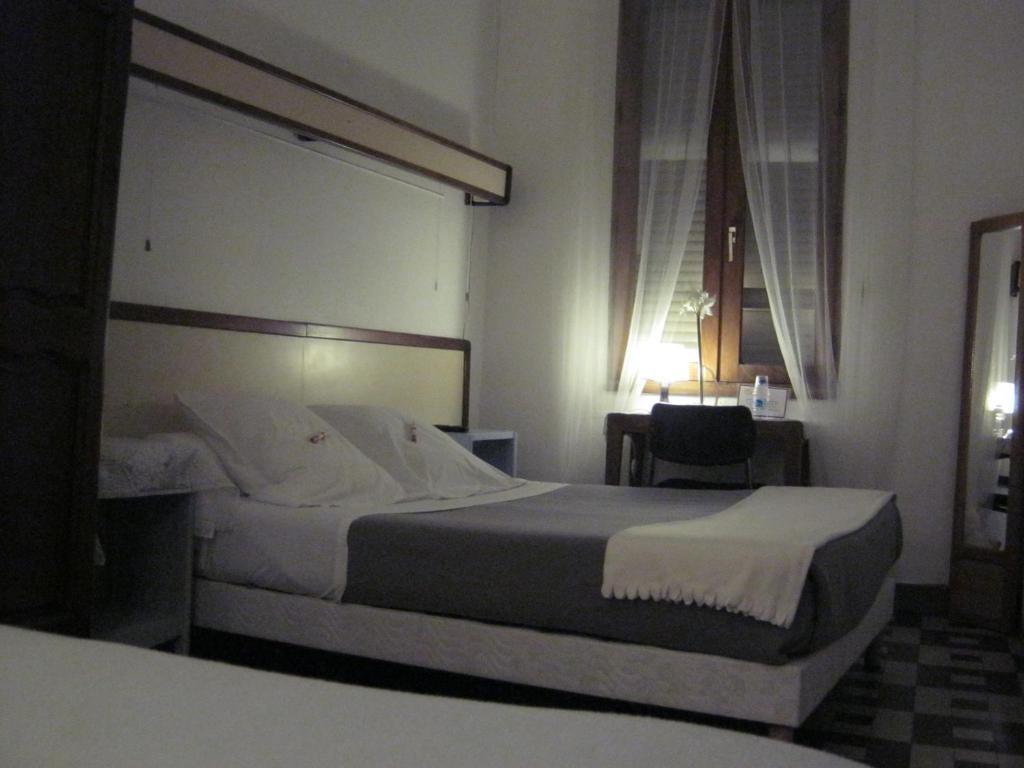 Hotel Innova Cardabella Avignon Værelse billede